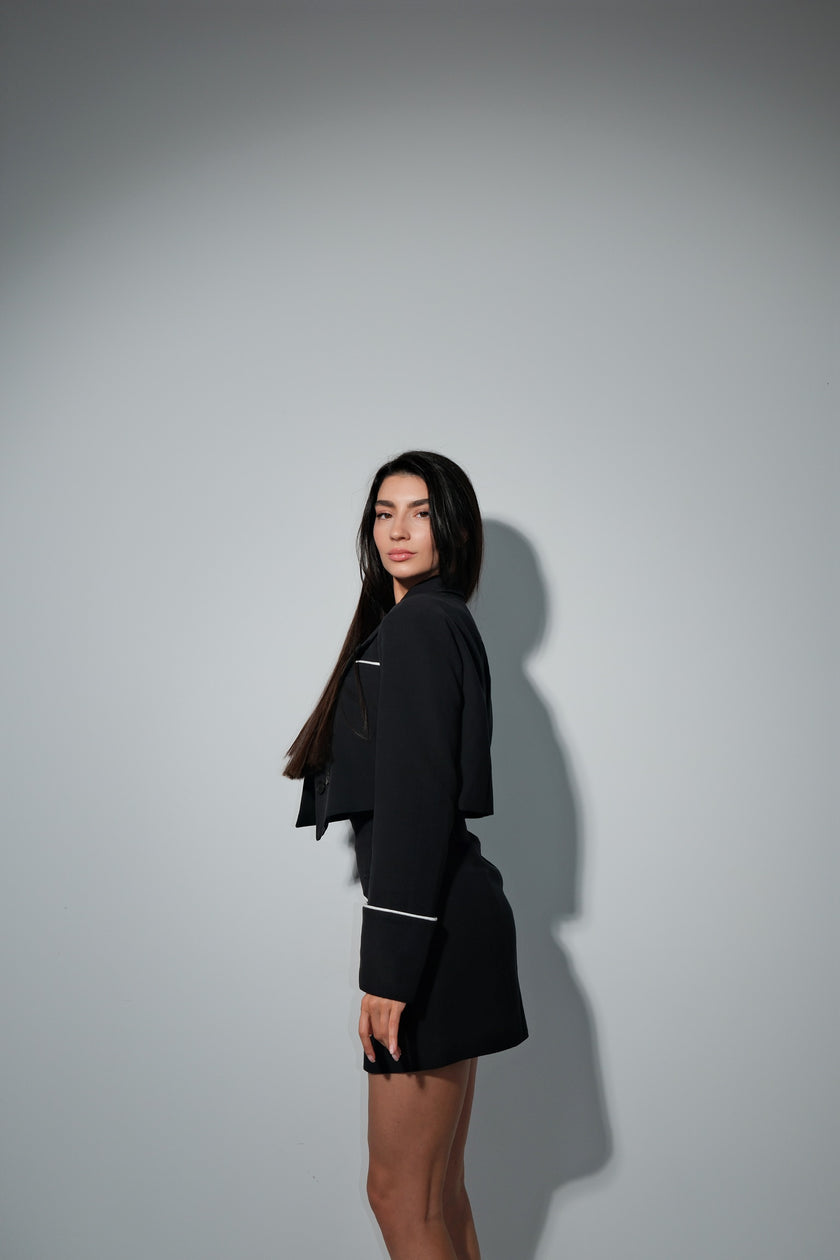 Claudia Cropped Blazer in Black